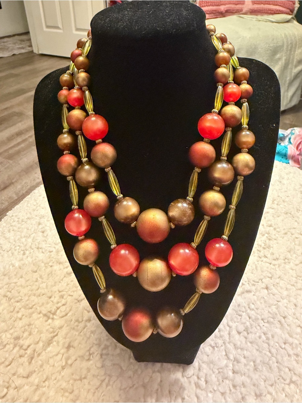 ✨ Vintage 1950s 60s Triple Strand Lucite Style Bead Necklace MCM Coral Bronze ✨